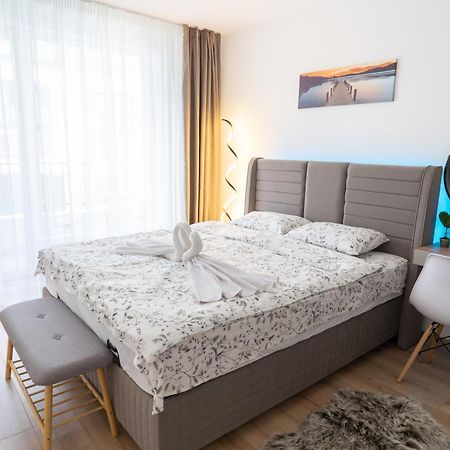 New Modern & Cozy Apartment With Free Parking Varna Exterior photo